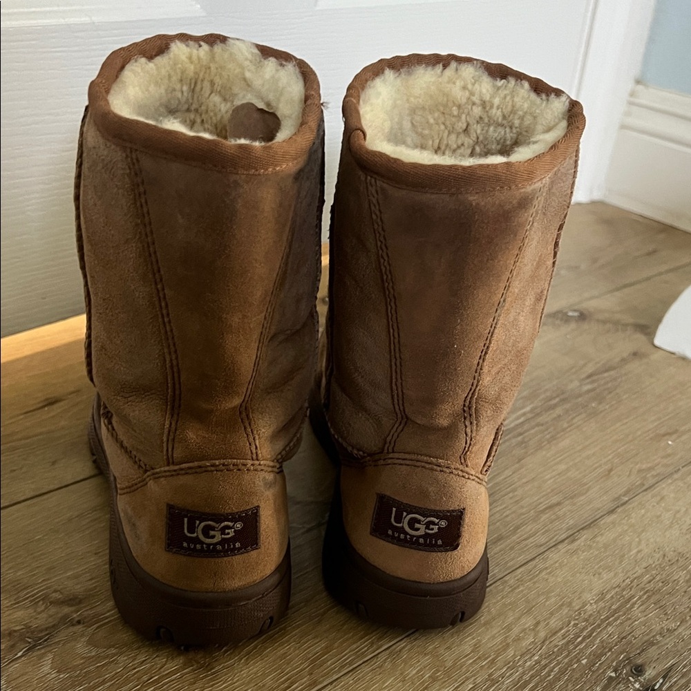 🛑 1 hour sale. UGG, size 7, Mid Height Tan Beige Suede Winter Boots - Picture 9 of 14